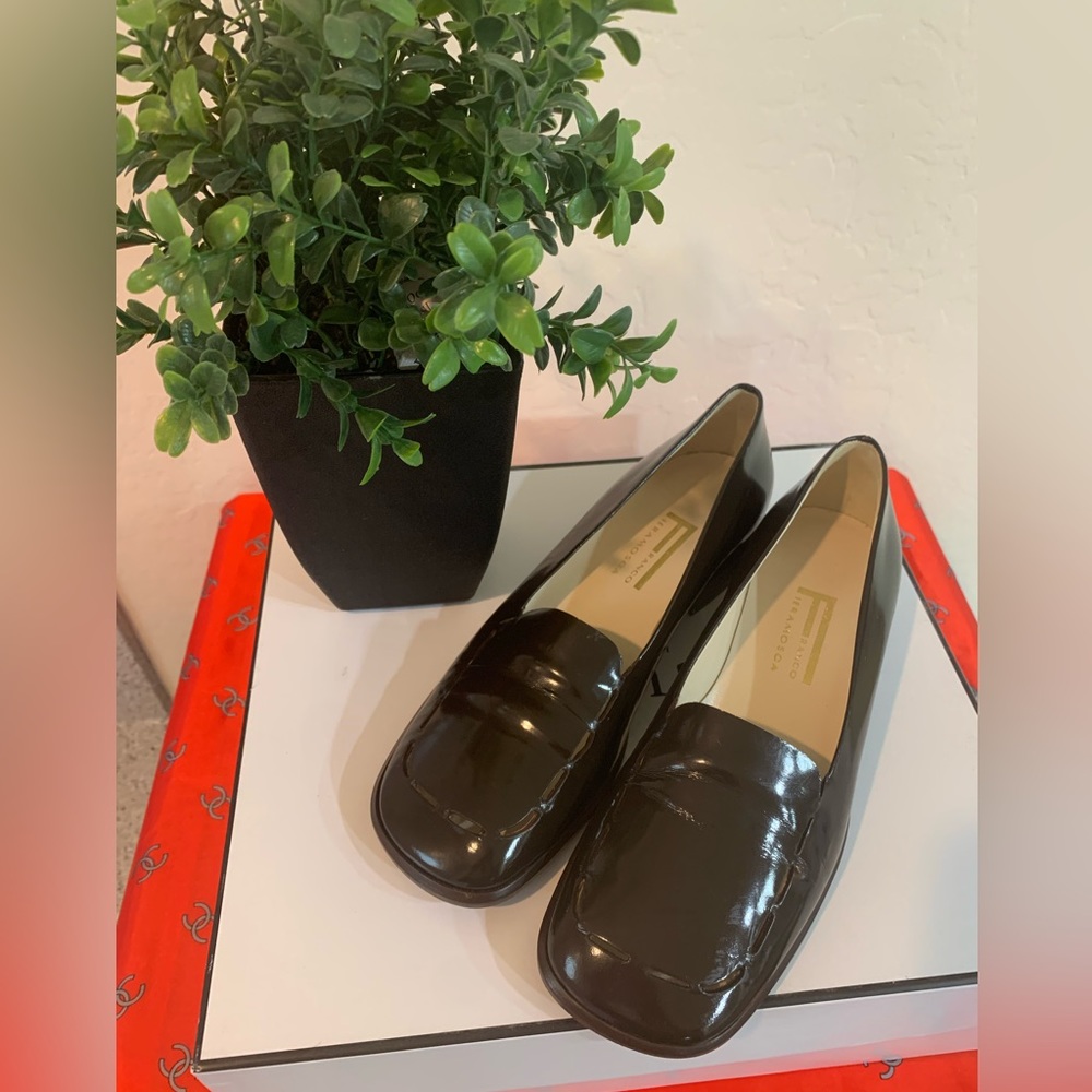 Women’s Franco Fieramosco  Size 6 B dark brown flats
